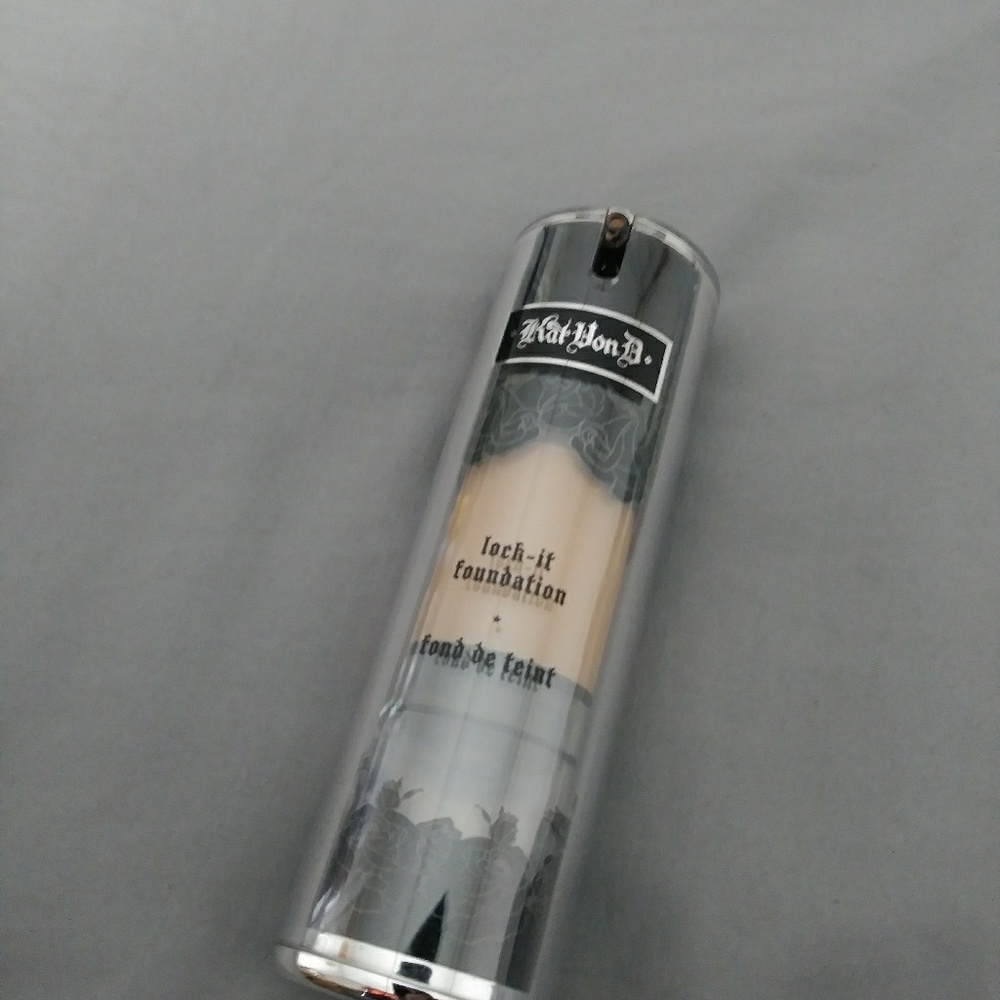 Kat von d Lock it foundation in Medium 45